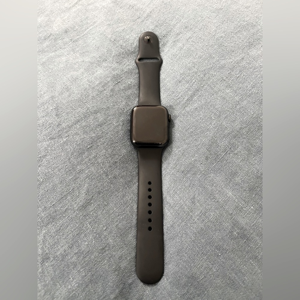 Apple Watch series 5, 44 mm stainless steel with black sports band